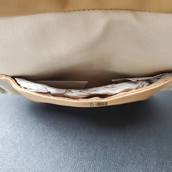 New Time and Tru Dayana Essential Crossbody Bag with Adjustable Strap Beige Tan - Picture 6 of 10